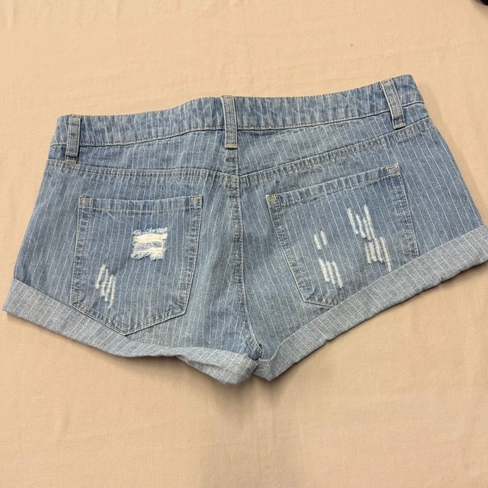 Blue Asphalt Women's Size 30 Mid Rise Striped Denim Shorts Distressed‎ Cuffed